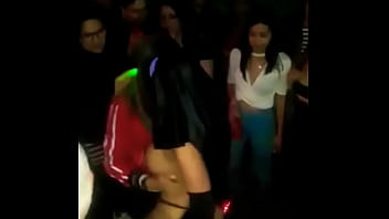 riquisima veneca bailando con otra chica en la discoteca download 